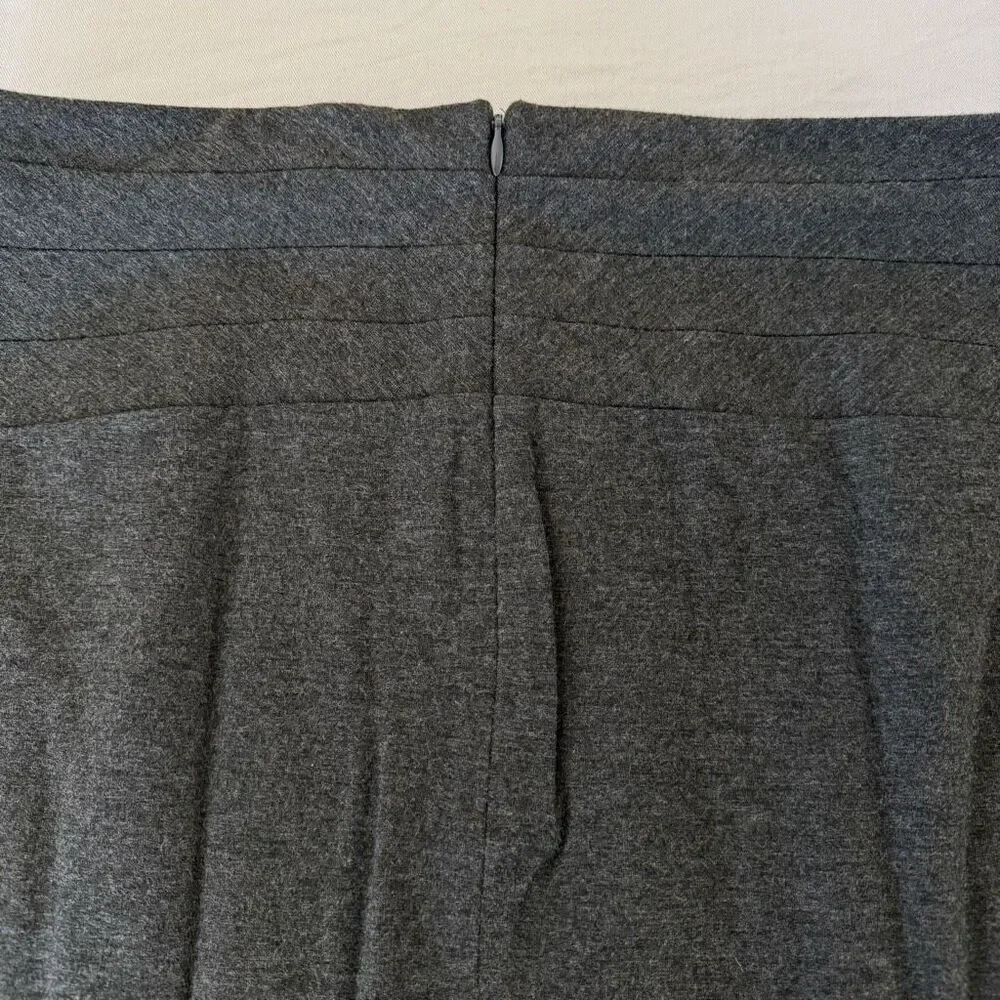 Ann Taylor | Charcoal Gray A-Line Knit Skirt | Size 6 | Rayon Blend